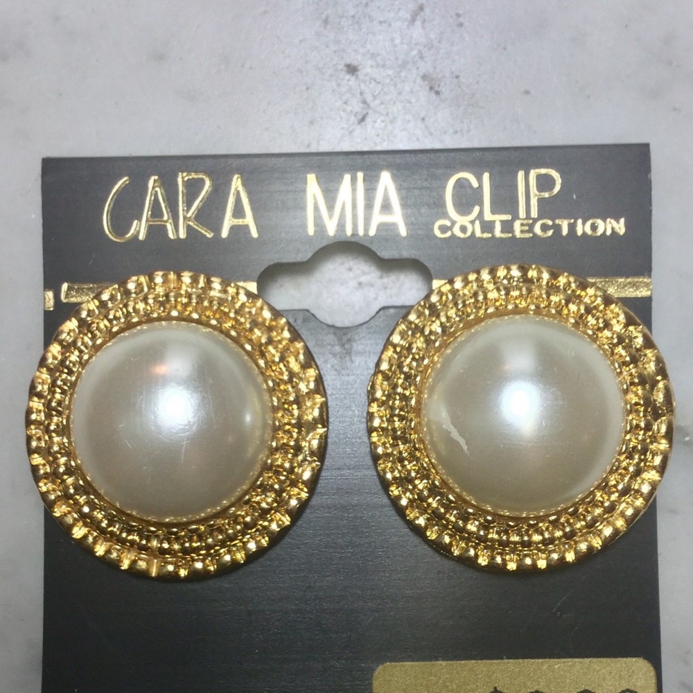 Cara Mia Clip Collection Gold Tone Faux Pearl Vintage Round Circle
